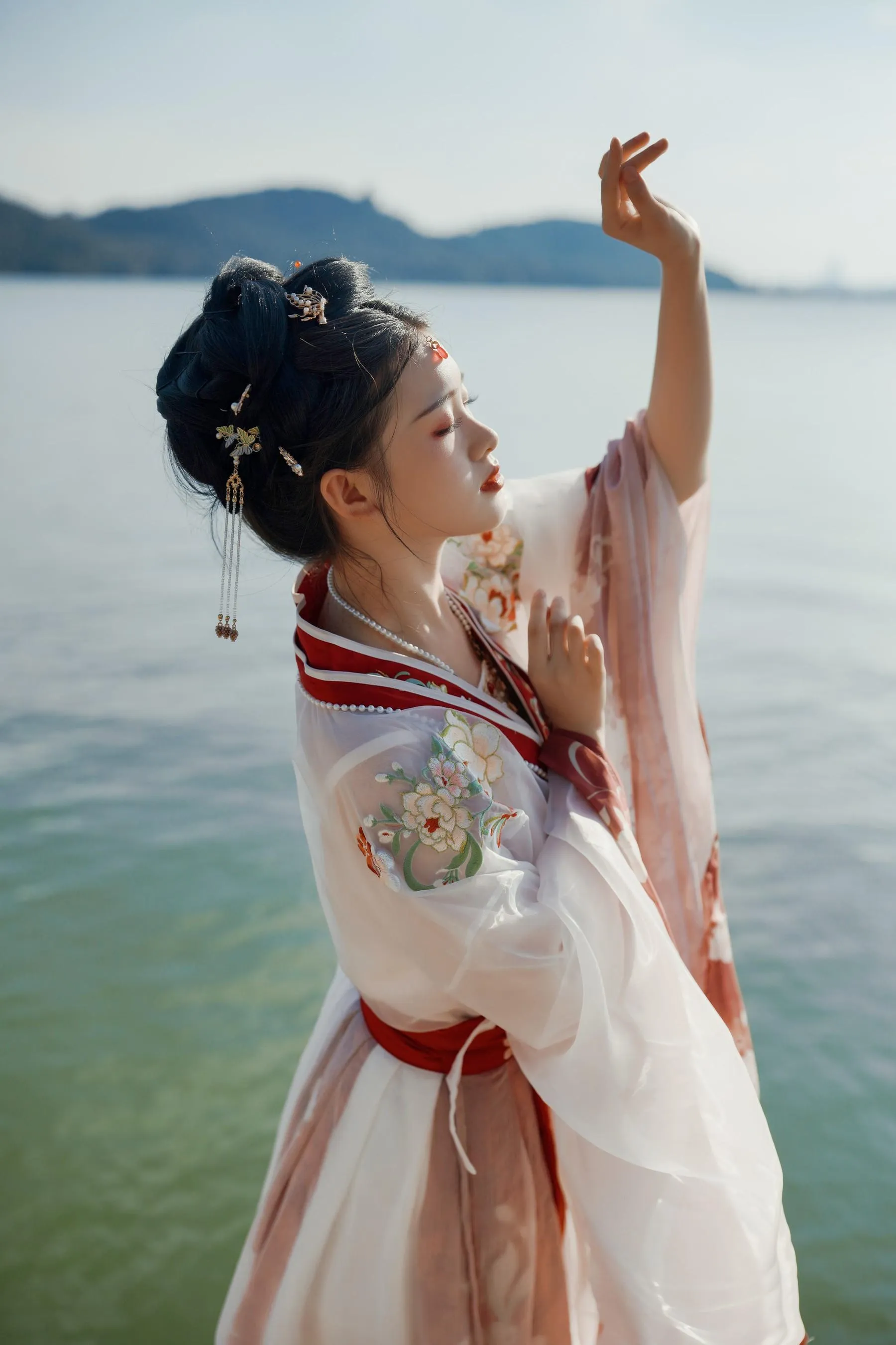 [YITUYU艺图语]2022.08.14 总有人间一两风 悦璃 [24P]插图1